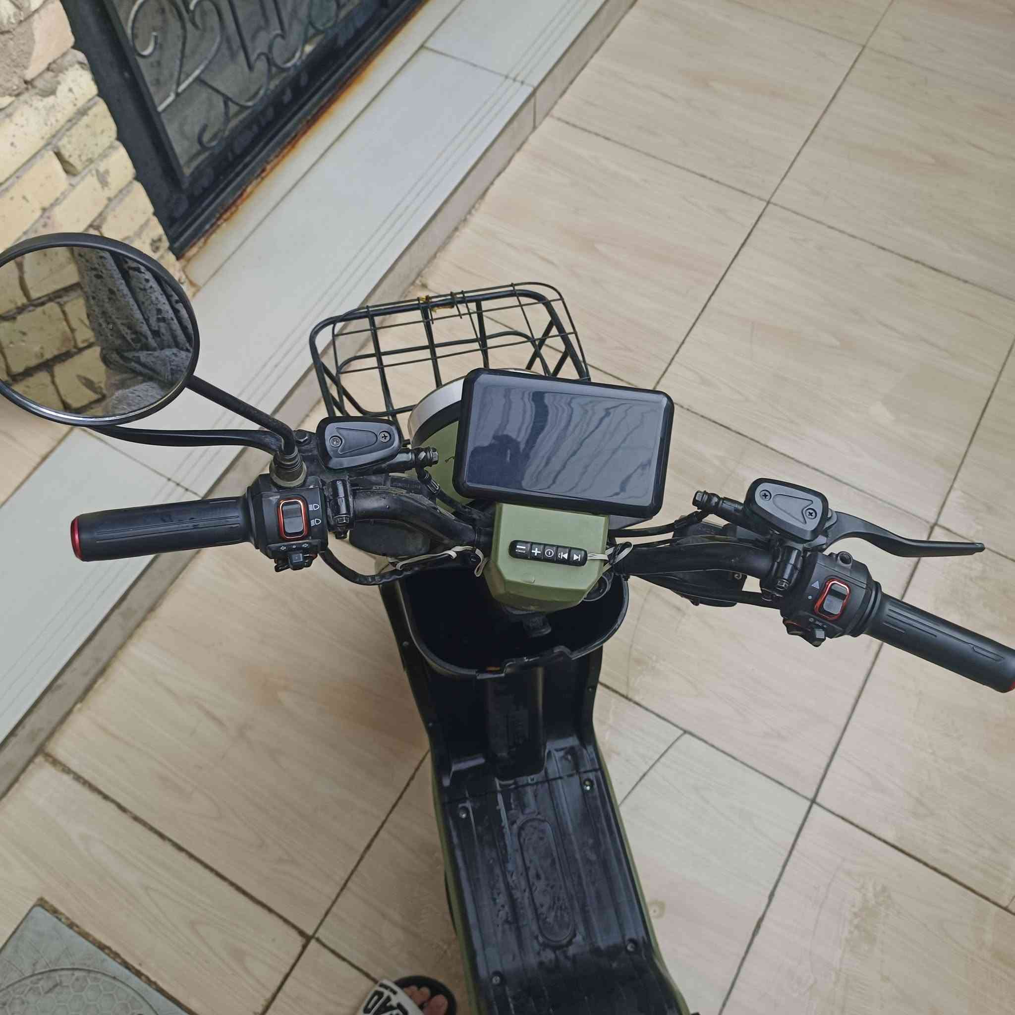 دراجه R9 موديل 2024 5 بطاريات ليثيوم دبل سرعه 55 حقيقي العنوان بغداد زعفرانيه اربع شواع السعر 300 الف للتواصل ***********
