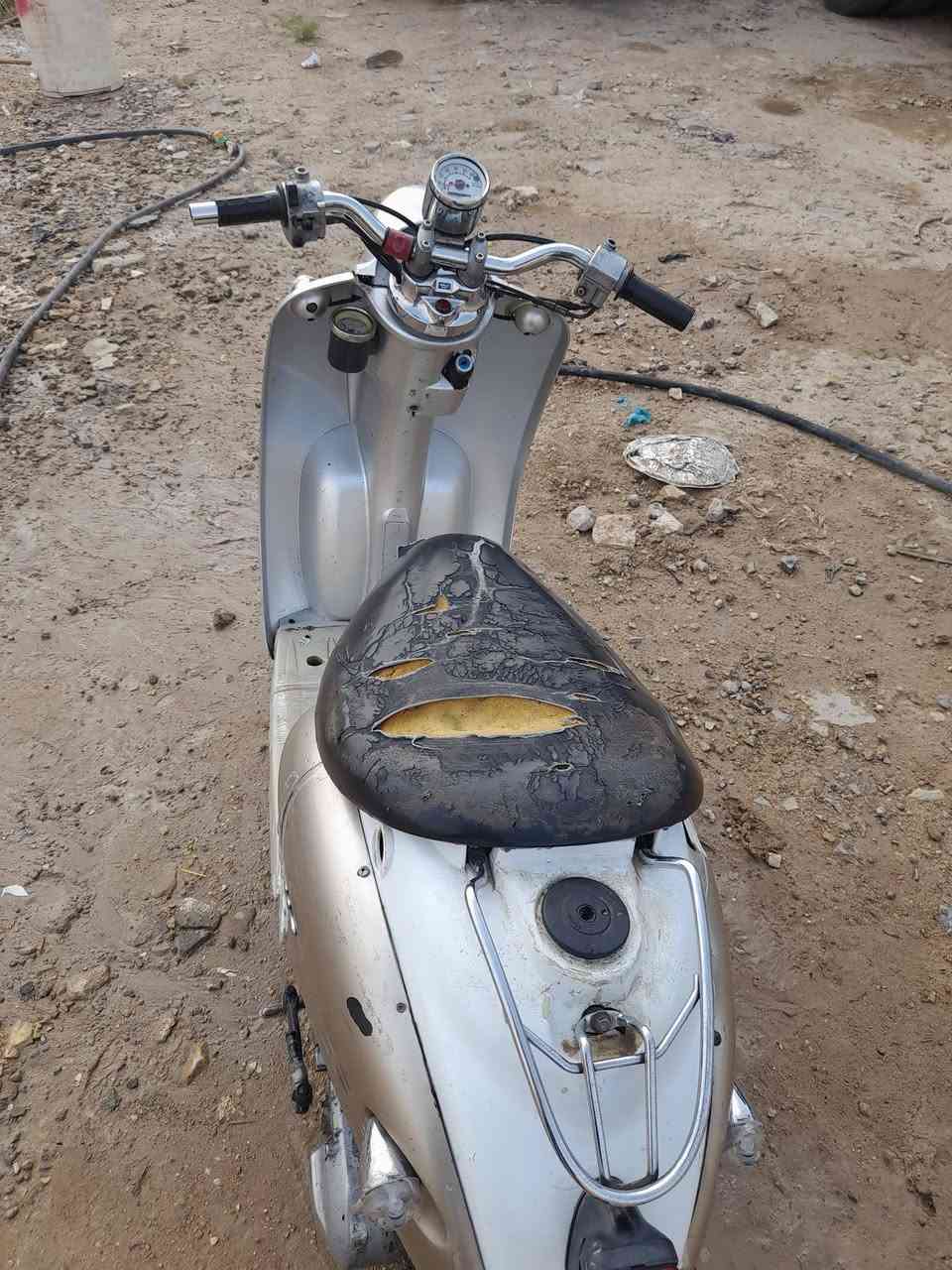 مصريه خطين شغاله سلف عوزه باتري يشتغل السلف هندر لايت عالي ناصي قفل جنطه هورن دبلات كله شغال شلعه ومشي خير من الله سعر 180 الف مكاني الناصريه  رقمي ***********
