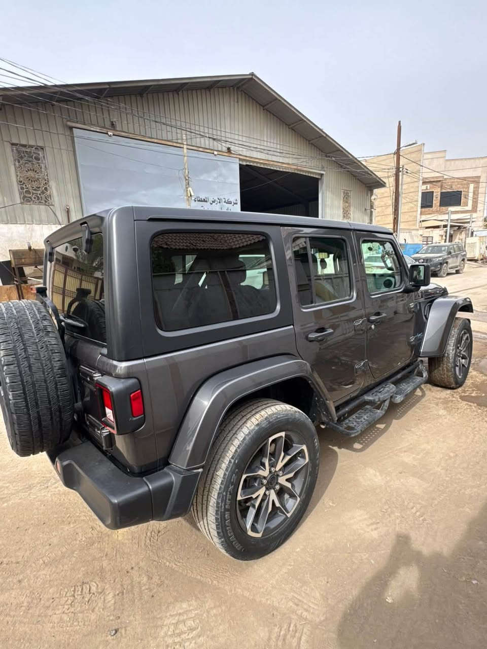 جيب رانكلر ٢٠٢٤
ماشيه 63  الف كيلو متر 
حادثه باب سائق  وخلف السائق بدون ايرباك
هابيرد بلك ان ثلاث انضمة شحن و هايبرد
لون فيلي 
سقف ينفتح  
رقم بغداد جديد سنويه
***********
