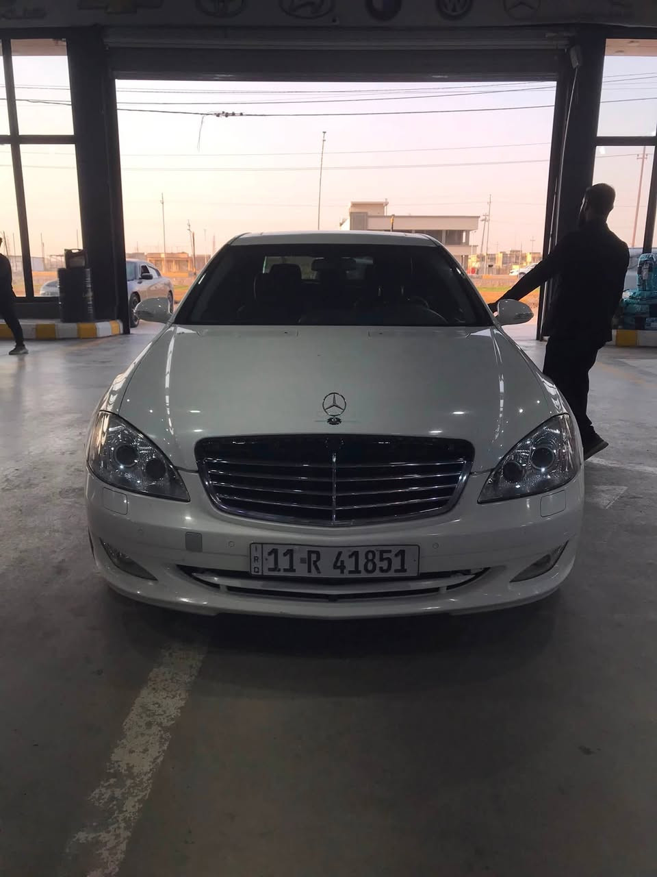 لعشاق الفخامة والجديد مرسيدس رئاسي فووول مواصفات مرسيدس S550 وارد الماني  موديل 2006جديد  
باب طويل لارج
ابواب شفط 
5 بردات
ويل كب عين الشمس
حساسات امامي خلفي 
نظام صوت هارمن كاردن
فتحة سقف
داخل جلد 
كشنات تدفئة وتبريد ومساج وخزن VIP
بردة خلفية كهرباء
مرس قلابة وشفط

صندوك شفط
مكينه 8 سلندر
مكان السياره واسط الكوت للاستفسار 
***********
