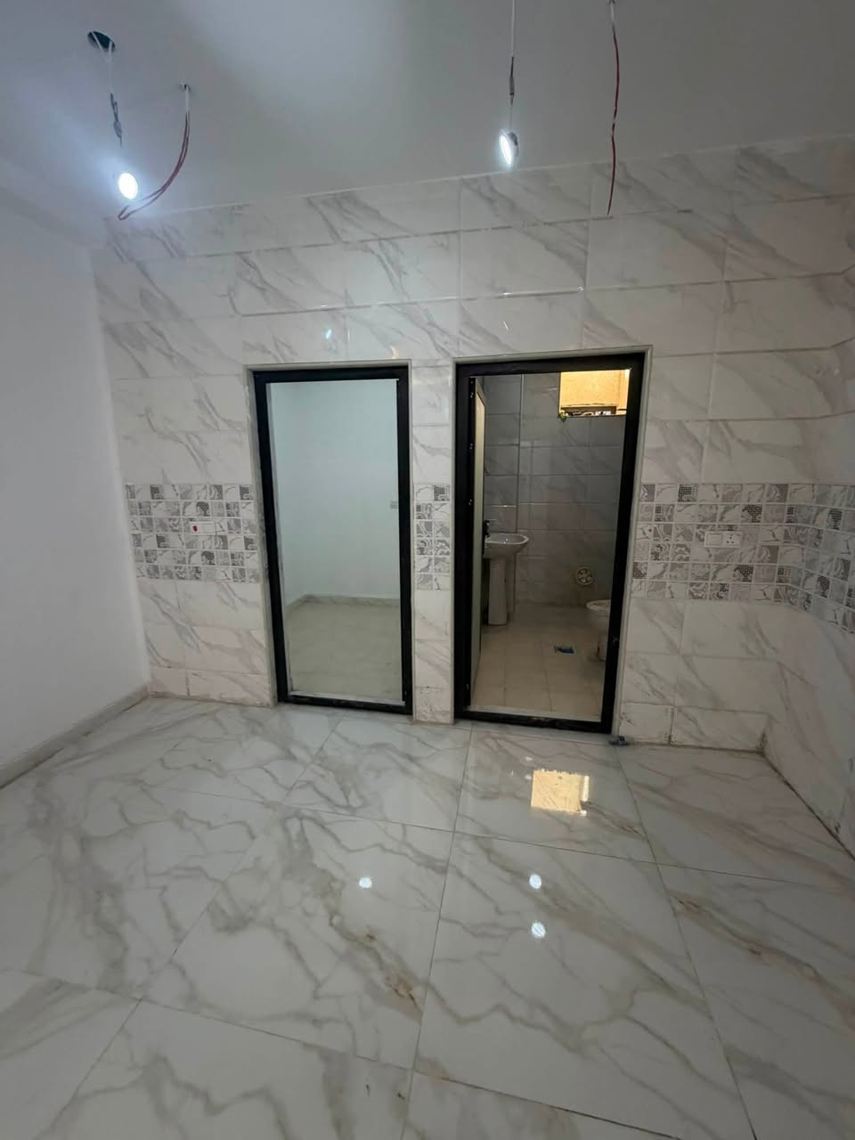 ✨ فرصة مميزة للسكن والاستثمار في موقع راقٍ ومميز جداً

📍 الموقع: بغداد – السيدية، شارع الضباط
🏢 مجمع درة السيدية
📐 المساحة: 142 م²

الشقة تتكون من:

* 🛋️ صالتين
* 🛏️ 3 غرف نوم
* 🚿 2 حمام
* 🍳 مطبخ
* 🧺 غرفة لوندري

⭐ مميزات المجمع:

* 🛗 مصاعد
* 🚗 بارك سيارات كبير
* 🛡️ سكيورتي وحماية
* 🔐 بوابات ذكية
* 📍 موقع مميز وسهل الوصول

🏠 الشقة جديدة وغير مسكونة، ومناسبة جداً للعوائل  و بموقع مميز.

💯 التواصل مباشر مع صاحب الشقة
🚫 بدون دلالية
🚫 بدون وسيط
✅ لا توجد أي عمولة أو أجور دلالة

📞 للاستفسار ومعرفة السعر والتفاصيل، ***********
***********

