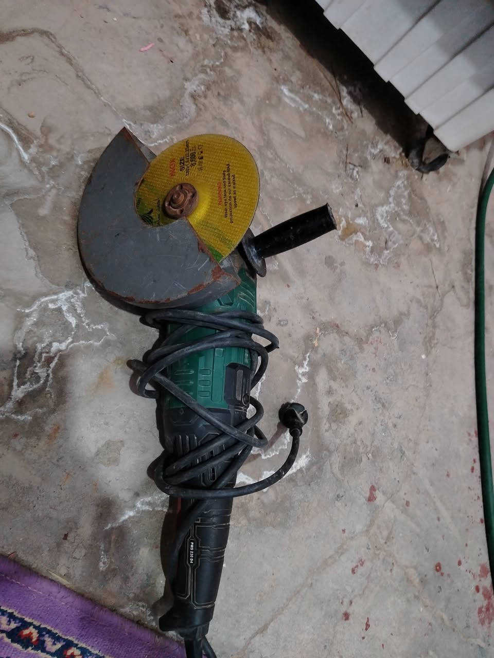 غراض مستعمله للبيع المبرده 50 الف شغاله / كوسره 20 عطلانه ضلت اجدح وكفت / طباخات 15 ثنينهن / براد 15 الف بس ماي عادي بدون تبريد / مسجل سياره شغال 20 الف / رقم تصال ***********
