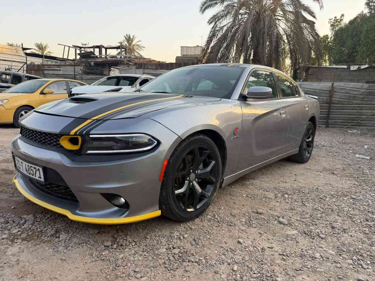 للبيع چارجر RT فول مواصفات بيه قطعتين بس رقم بغداد وتحويل مباشر السعر 157 مكان السياره بغداد الطالييه ***********
