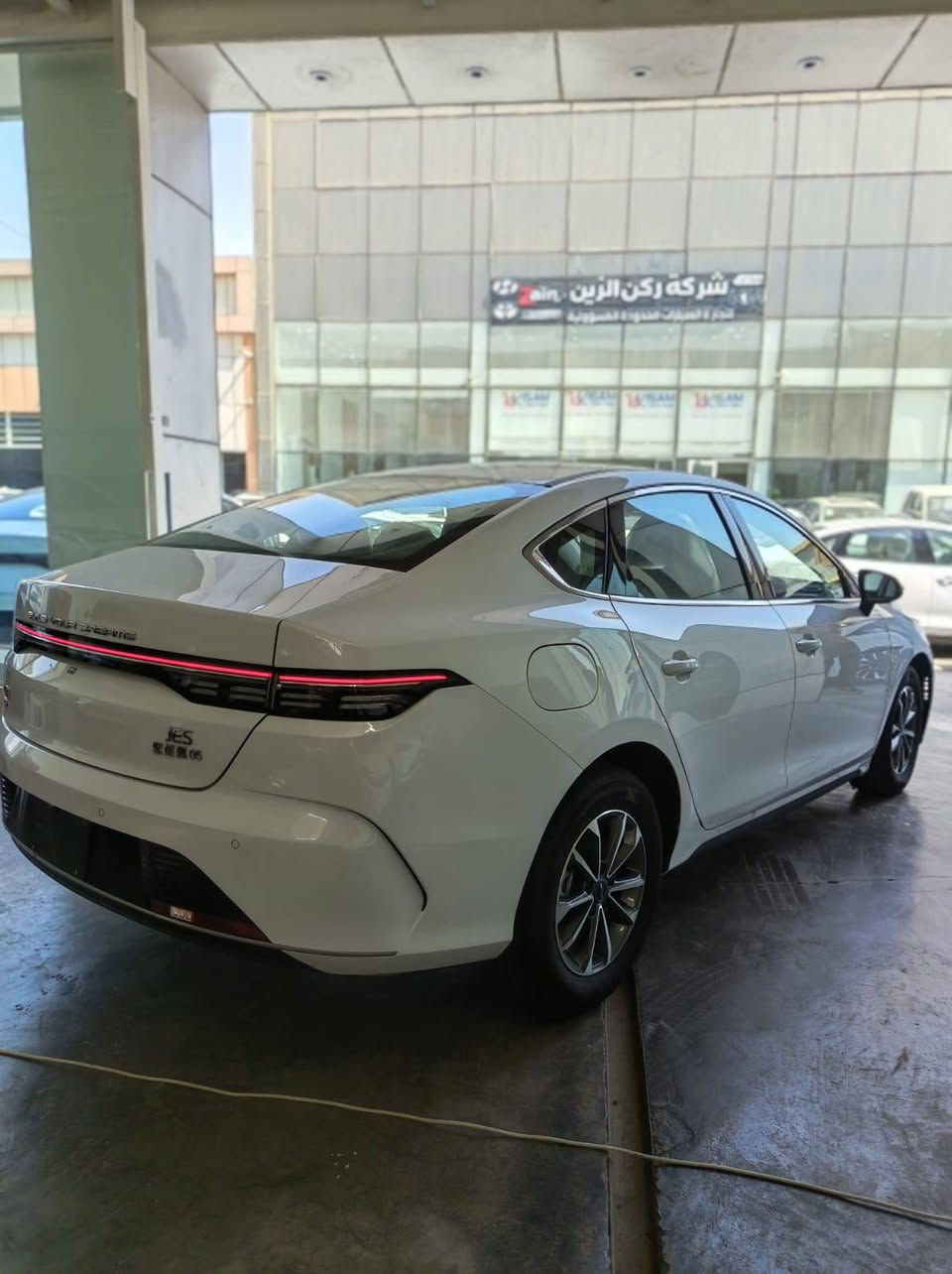 ديستروير 05 BYD
موديل 2025
‎سيدان هايبرد PHEV
‎(محرك بنزين + محرك كهربائي)
‎التفويلة الواحدة تمشيك 1200 km
‎ابرز المواصفات
‎-✅كراسي جلد 
‎-✅جنط بحجم 16 إنش 
‎-✅كاميرا خلفية 
‎-✅نظام التشغيل عن بعد 
‎-✅هاند بريك كهربائي ) 𝐇𝐎𝐋𝐃 𝐀𝐔𝐓𝐎) 
‎-✅اوامر صوتية للتحكم بالسيارة 
‎-✅حساس مطر
‎-✅شاشة بحجم 12.8 إنش 
‎-✅شاشة العدادات 10.25 إنش 
‎-✅عدد السماعات 12 
‎-✅عجلة القيادة جلد
‎-✅زجاج ملون
‎-✅حساسات خلفية
‎-✅نظام الضوء النهاري
‎-✅تحكم كهربائي بالمرايا الجانبية 
‎⚠️نـظـام دفـع امامي للعجلات ⚠️

موقعنا بغداد البياع معارض البياع🕹️
شركه ومعرض طريق الجوهرة 
للاستفسار 
***********
***********
