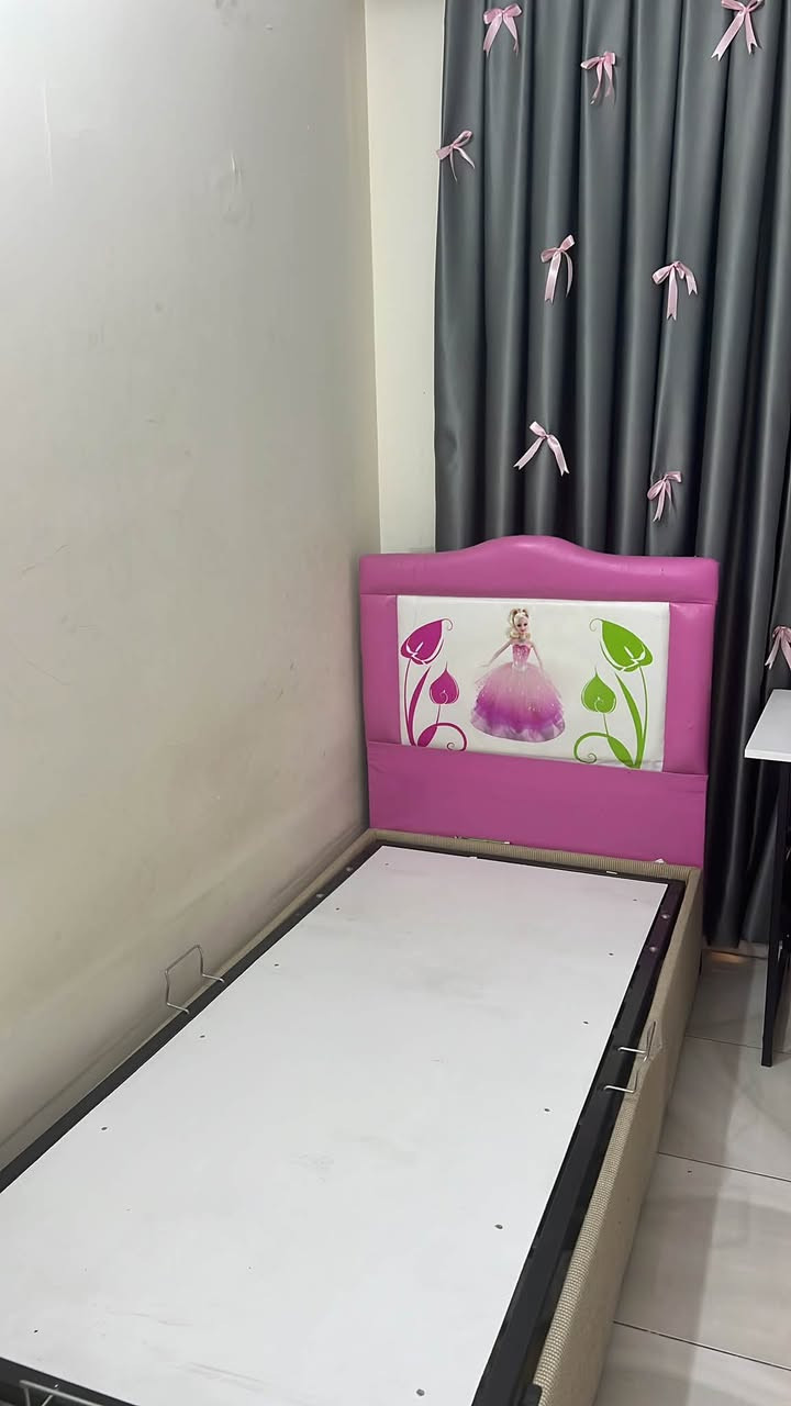 غراض للبيع نضيفه جدددا  للاستفسار ***********
