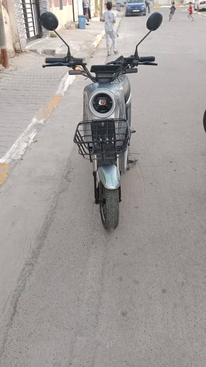 دراجة R9 للبيع بسعر 475 ويه مجال بسيط الرقم ***********
دراجة بطاريتها نصيفه شحن يطول 5 ساعات حتى تكمل شحن
