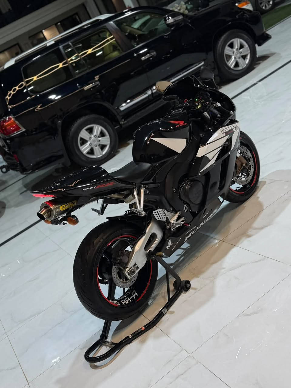 السلام عليكم cbr 1000RR للبيع موديل ٢٠٠٧ 
بيع سريع ماكو بهيجي هاي سعر او هاي نضافة 
سعت فقط ٢٩$ بيها مجال بسيط دراجة دخول جديدة ماشي ٥١ الف ماماشي بل عراق برمجة دراجة 
دبل مروحة بطارية كبير اكزوز اصلي 
كير محرك شرط برغي مامفتوع تاير امامي ل تاير خافي شرط بل كارتون دينار مسرف مابي دراجة ب اربيل شراي خابر تدلل *********** واتس اب بيها
