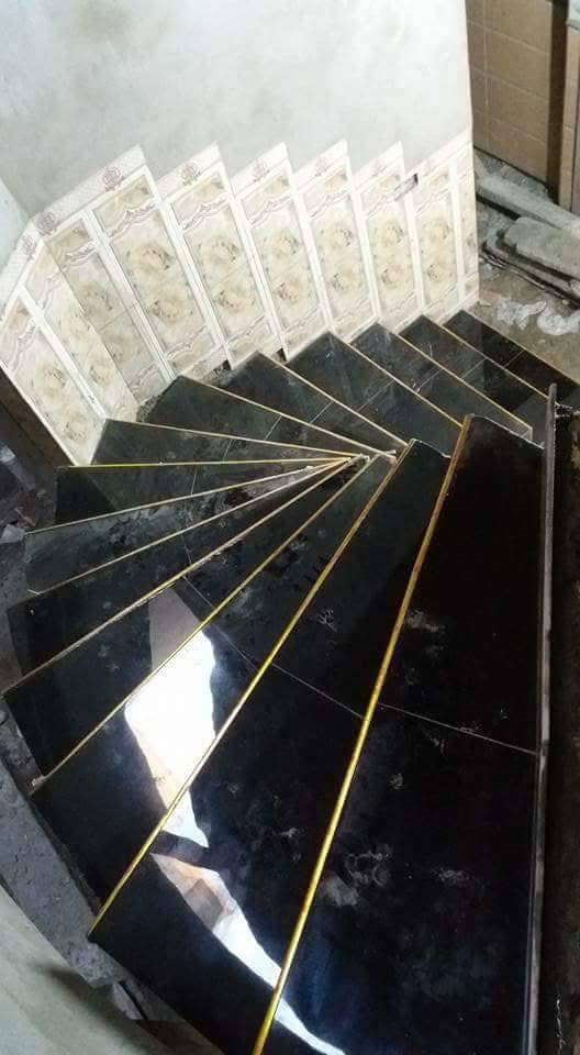 ابو ياسر خلفه جدران ارضيه واجهات من السيدية ***********
