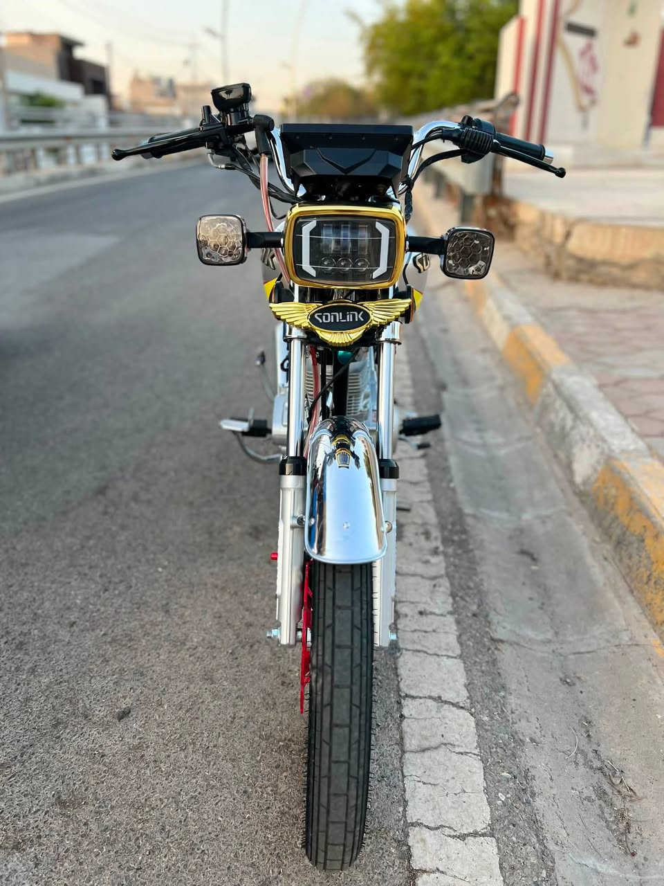 سونيك للبيع موديل 25 دراجه بعدها صفر ع وضع الشركه ماشيه 285 كيلو منفيس موجود سويجات
السعر 850 وبيها مجال بسيط مكاني كركوك 
رقم موبايل 📱 ***********
