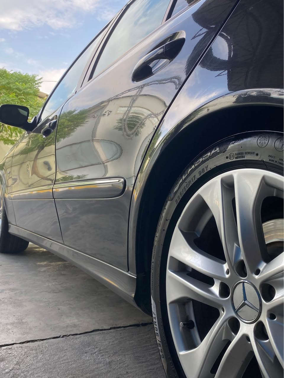 Mercedes E class 2009 
بؤ فرؤشتن و گؤرينه وه 
فول مواسه فات بئ سلايت 
2 پارجه ى سبوغه بئ زؤرى سه قفى كالبونه وه ى هه يه 
گير و مه كينه ى به شه رت 
4 تايه و ويلى تازه 
14 وه ره قه غرامه ى له سه ره دواى معامه لا ده يگه رينمه وه 
سعرى 93 معامه لايه كى برايانه 

ژماره *********** *********** واتس ئاپ و كؤره ك 
ژماره *********** 
￼￼ أربيل, العراق
