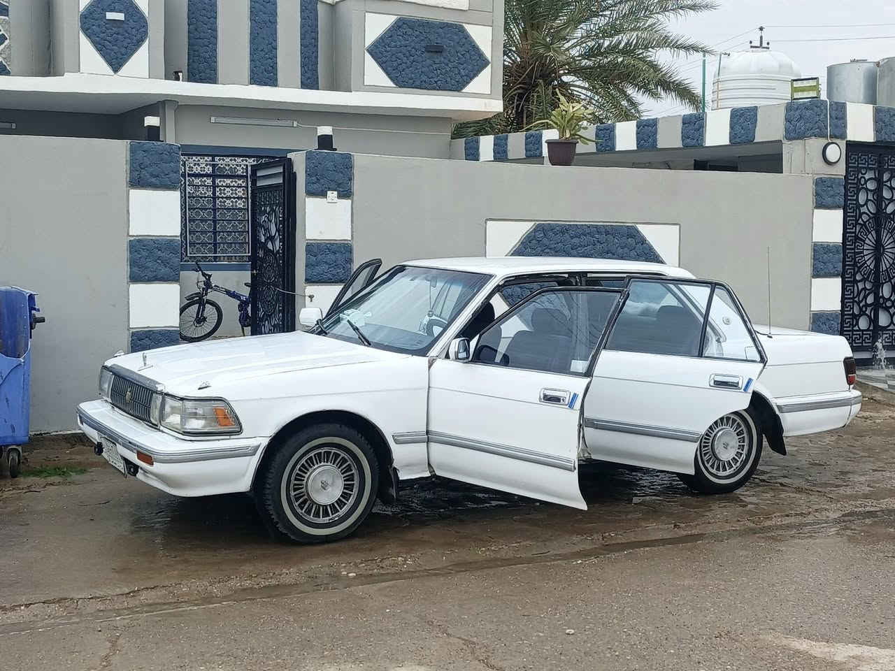 السلام عليكم سيدان موديل 1991
لون أبيض✅
مكينه ففتي توماتيك 6 سلندر ✅

كير ومحرك شرط✅

رقم صلاح الدين خصوصي✅

قفل مركزي عل ريموت ✅ 

صدر ودبلات وتواير جديد ✅

ويل كب وسبير✅ 

منظومة التبريد جديده✅ 

ماشيه 900الف تقرييأ ✅

جامات نضيفه تحكمات شغاله✅

غرفه نضيفه معا كعدة VIP للنفر✅

شاشه دشبول حديثه عداد كيلو متر وأغاني و GPS وجثير ✅

السعر 40 ورقه💸 

 المكان نينوى قضاء الحضر ✅

لل استفسار الاتصال عل رقم آسيا ***********
