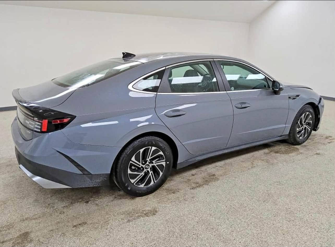 (((مكتب اسديرة لتجارة السيارات)))
📆تاريخ المزاد 21/9/2026

نوع السيارة:  Hyundai Sonata Hybrid Blue 2026
الضرر موضح في الصورة

السعر يحدد في المزاد

للاستيراد يرجى التفضل بزيارة المكتب 

📍موقع المكتب: اسديرة طق طق قرب مول انيس 

للاستفسار :
***********
اهلاً وسهلاً بكم ونشكر ثقتكم بنا💙

نص مكتوب في الصور:
- 65490817X