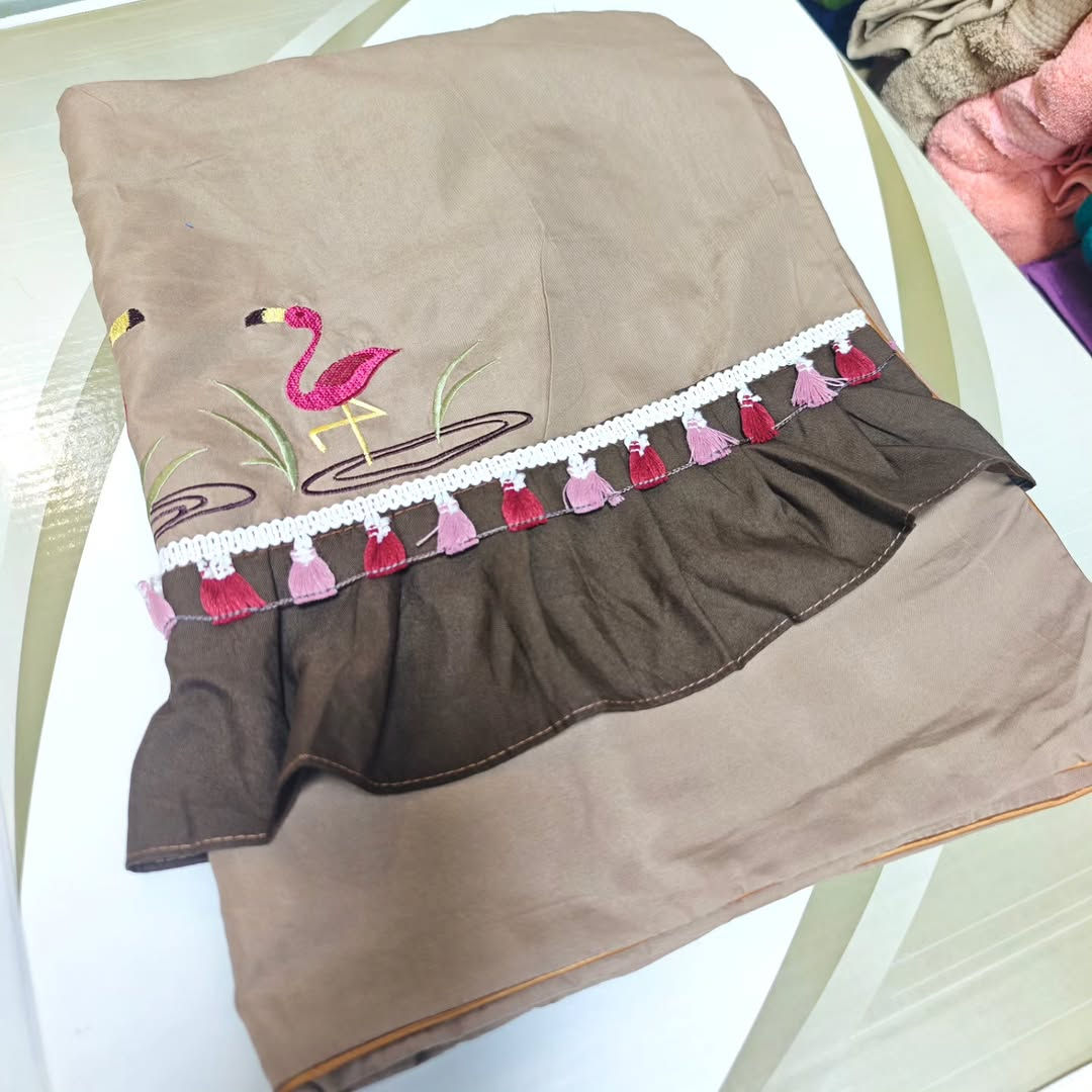 عرض خاص توفر مخده تطريز قطن 100/100 ماركه الفائق 😍🫂
نعومه وجمال 🥰
 عرض خاص مخده تطريز سعر 6 الاف فقط 😍
-———————————————
متوفر توصيل بغداد وجميع المحافظات🚕🚕
للحجز والاستفسار يرجى مراسلة الصفحة💌💌💌
او الاتصال  فايبر واتساب على الرقم 
📞📞
 واتساب ***********
زوروا موقعنا على العنوان التالي:-
👇👇👇👇👇👇👇👇👇👇👇👇👇👇👇👇👇 
💧/السماوة عكد الجامع داخل مول الاميرات مجاور ايلين شوب
#العراق #العراق🇮🇶 #مفروشات #بغداد #در_الحسن

نص مكتوب في الصور:
- 😍 مخده قطن 100/100