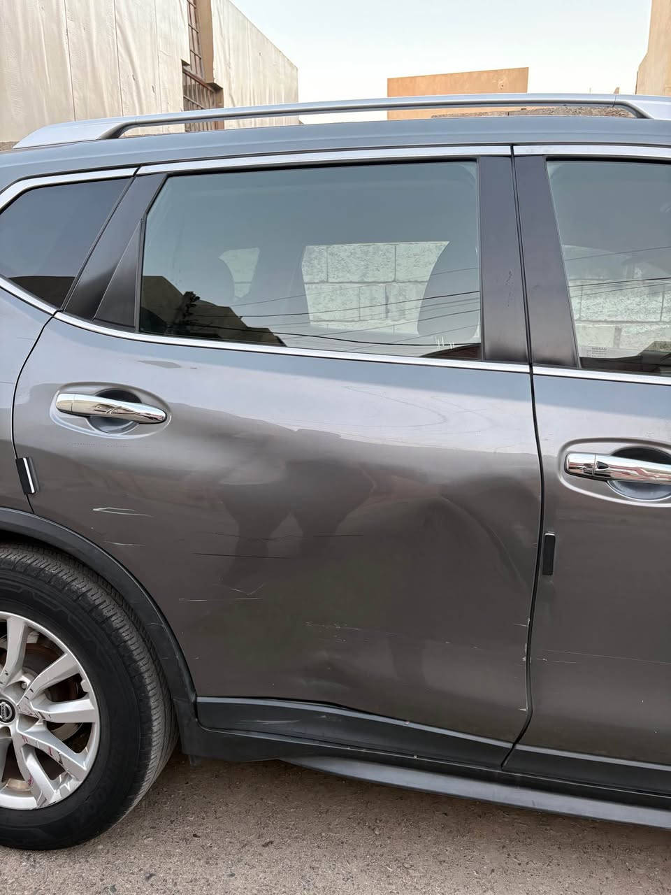 🚨🚨🚨
نيسان روج 2020(sv)

كل المواصفات ال sv شغاله
المواصفات:
محرك 2.5 4 سلندر
eco mode
sport mode
auto stop
abs
مقاعد تحريك كهربائي
تدفئة للمقاعد الامامية
بصمة
دخول ذكي
كاميرا خلفية
كاربلاي....الخ

السيارة ب اسمي وبيها بطاقة بنزين ايضاً

ضرر السيارة جامرلغ سايق وسكن صبغ
+البونيد هم صبغ بس الضرر فقط جامرلغ سايق وسكن البونيد مطعوج وصابغينه
+باب خلف السكن بيها طعجة ماطور ضرب السياره ومامتصلح

الايرباك مطاك
كير ومكينه بلادي
السيارة رقمها اربيل

السعر 150 ورقة وبيها مجال ان شاء الله
*********** كركوك, العراق
