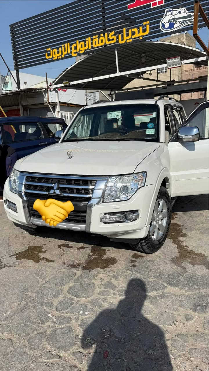 سلام عليكم 
باجيرو ٢٠١٥ حبتور فول للبيع 
ماشيه ٩٥ الف 
مواصفات الحبتور معروفه
محرك ٣٥٠٠ -٦ سلندر
سلايد
جلد
كراسي كهرباء
مري شفط
تحكم ٣ جهات 
دمام 
السياره عليها ادامه كامله صدر كامل 
الطسه مسويها
نوزلات وفيت بم وبلكات كله جديد
السياره مغلفها عازل حراري بالكامل 
تخم تاير جديد
منظومة زنون كاملة
مروحه محولها كهربائيه وضايف مروحه يعني انسى ييوخ بالازدحام 
السياره رقم انكليزي جديد وهزه قبل شهر مسوي مجدد سنوية
السياره مكفوله عدت بارد بسيط بالباب موضح بالصور 
وعارضها ب١٨٠ وبي مجال بسيط 
*********** بغداد, العراق
