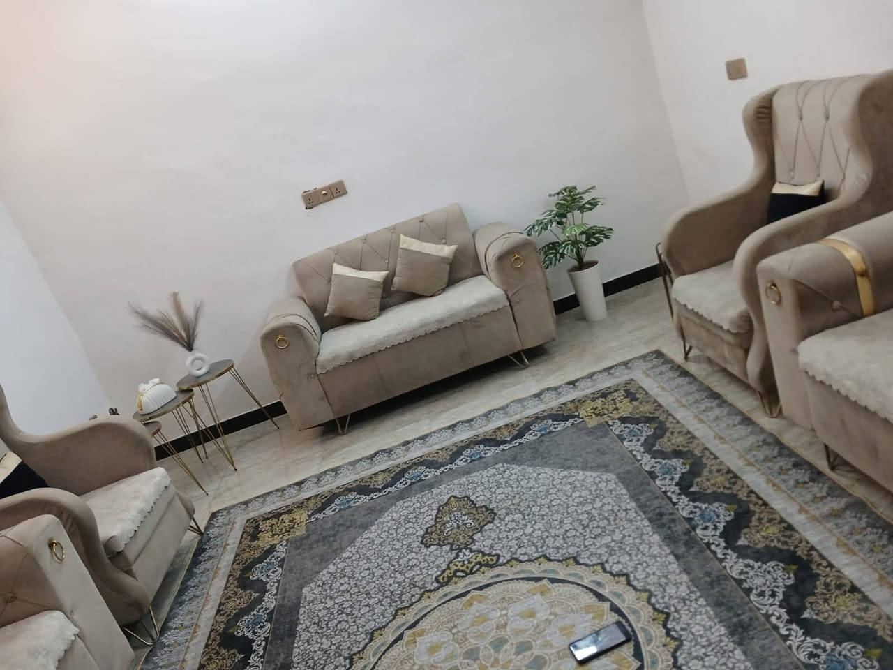 كنب • ١٠ مقاعد • نظيف