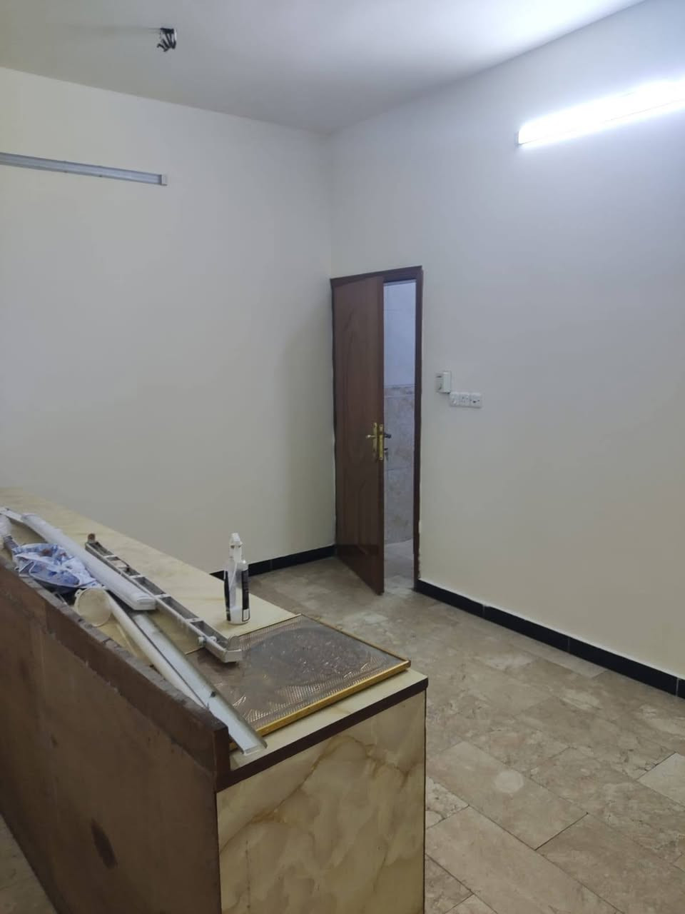 السلام عليكم
مشتمل للبيع المساحه 105 واجه 5 وربع وانزال 20  ارضيه مرمر بيت نضيف يحتوي على صاله ومطبخ وصحيات وثلاث غرف النوم متكون من مدخلين البيت موقع مميز قرب اعداديه التعاون حي الإعلام شارع عرض 15, متر

للاستفسار الاتصال على الرقم 

***********
