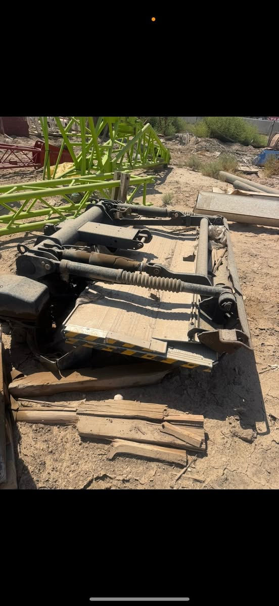 السلام عليكم عن إذن الادمنيه المحترمين 
للبيع باب خلفي كهربائي هيدروليك مال سياره شاصي 
جاهزه وشغاله ما نقصه شي وعندي فيديو اله قبل لا افتحه من سياره فيدو شلون تنزل وتصعد كامل شراي يدزلي خاص واني ادزله الفيديو مالتها 
العنوان حله بابل مركز 
للاستفسار اتصل على الرقم ***********
