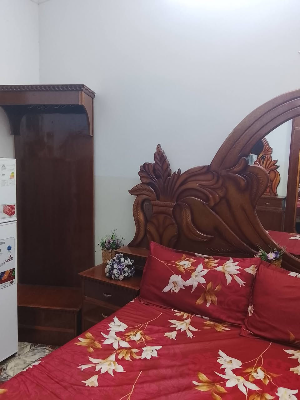 سلام عليكم غرفت خشاب البيع السعر 650 الستفسار عل رقم *********** الموقع التئميم فريب عله ركن المدينه
