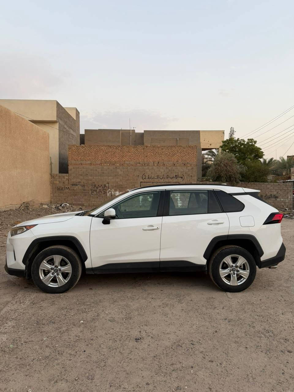 � للبيع | Toyota RAV4 XLE 2019 🚨
🔥 تويوتا RAV4 XLE موديل 2019 — أمريكي
سيارة نظيفة ومرتبة جداً، ومواصفاتها مرغوبة 👌

🇺🇸 وارد أمريكي – مواصفات أمريكي
⭐ فئة XLE
☀️ سقف بانوراما
📡 سونار موجود بالسيارة
🛣️ ماشية 147 ألف كم
⚙️ گير أوتوماتيك
🔘 تشغيل بصمة/زر
🪑 كراسي مريحة مع كرسي سائق كهربائي
❄️ تكييف أوتوماتيك
📱 شاشة وسطية
🎵 بلوتوث ووسائط متعددة
🛞 جنوط ألمنيوم أصلية
💡 إضاءة LED
🛡️ أنظمة أمان Toyota Safety Sense
🚗 مثبت سرعة متكيف
⚠️ تنبيه ومساعدة المسار
💥 نظام تحذير من الاصطدام الأمامي
🔦 تحكم عالي واطي أوتوماتيكي
🔧 الدعامية الأمامية مبدلة
✅ بدون حادث
✨ نظيفة حيل وحالتها ممتازة

📍 أرقام أربيل
🔍 الفحص متاح

🔥 RAV4 XLE + بانوراما + سونار + مواصفات أمريكي +
للتواصل ***********
السعر ١٩٠
