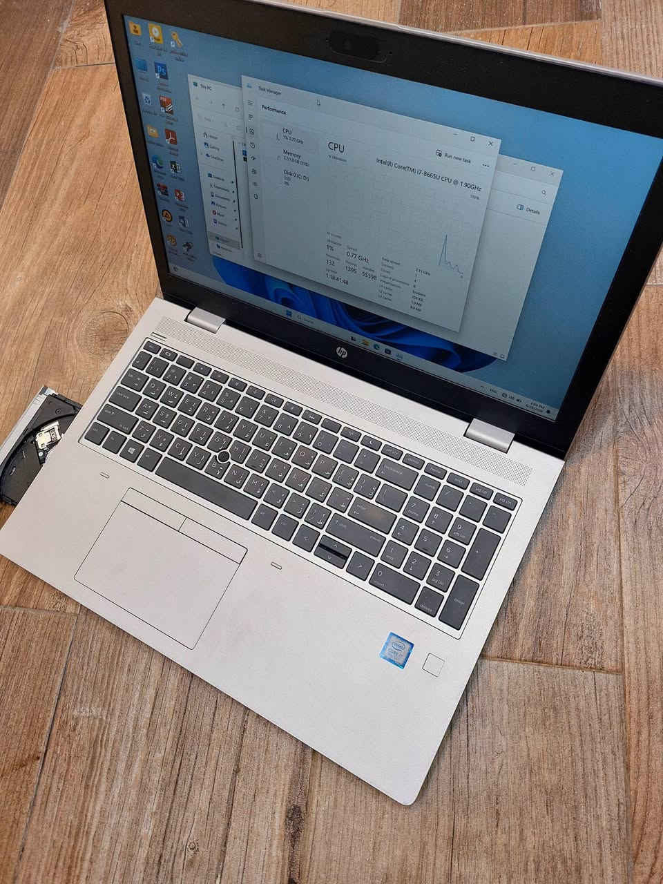 لابتوب HP موديل مميز مواصفات ممتازة شاشة  بحجم كبير 15.6" معالج اقتصادي Ci7 جيل الثامن 
السعر ٢٩٠الف_عراقي فقط شامل الحقيبة والتوصيل 

Hp probook 650 G5 Ci7 جيل ثامن 
Cpu Core i7-8665U 
RAM 8gb ddr4 قابل للتطوير 
Hard 256GB nvme قابل للتطوير 
15.6 screen 1920x1080 FHD 
DVD wr مشغل أقراص 💿 
GPU intel 4GB 
Back-light Ar-En ضوئي 
Charger dell 65w شاحن اصلي
للحجز والاستفسار التواصل مع الرقم ***********
العنوان بغداد شارع الصناعة مجمع الرياش مكتب 
المخزن الفرعي موصل حي الزهور
