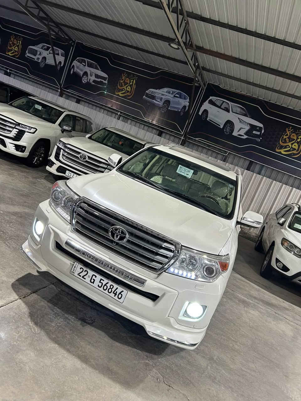 لاندكروزر VX-R • ٢٠١٤ • جلد ابيض