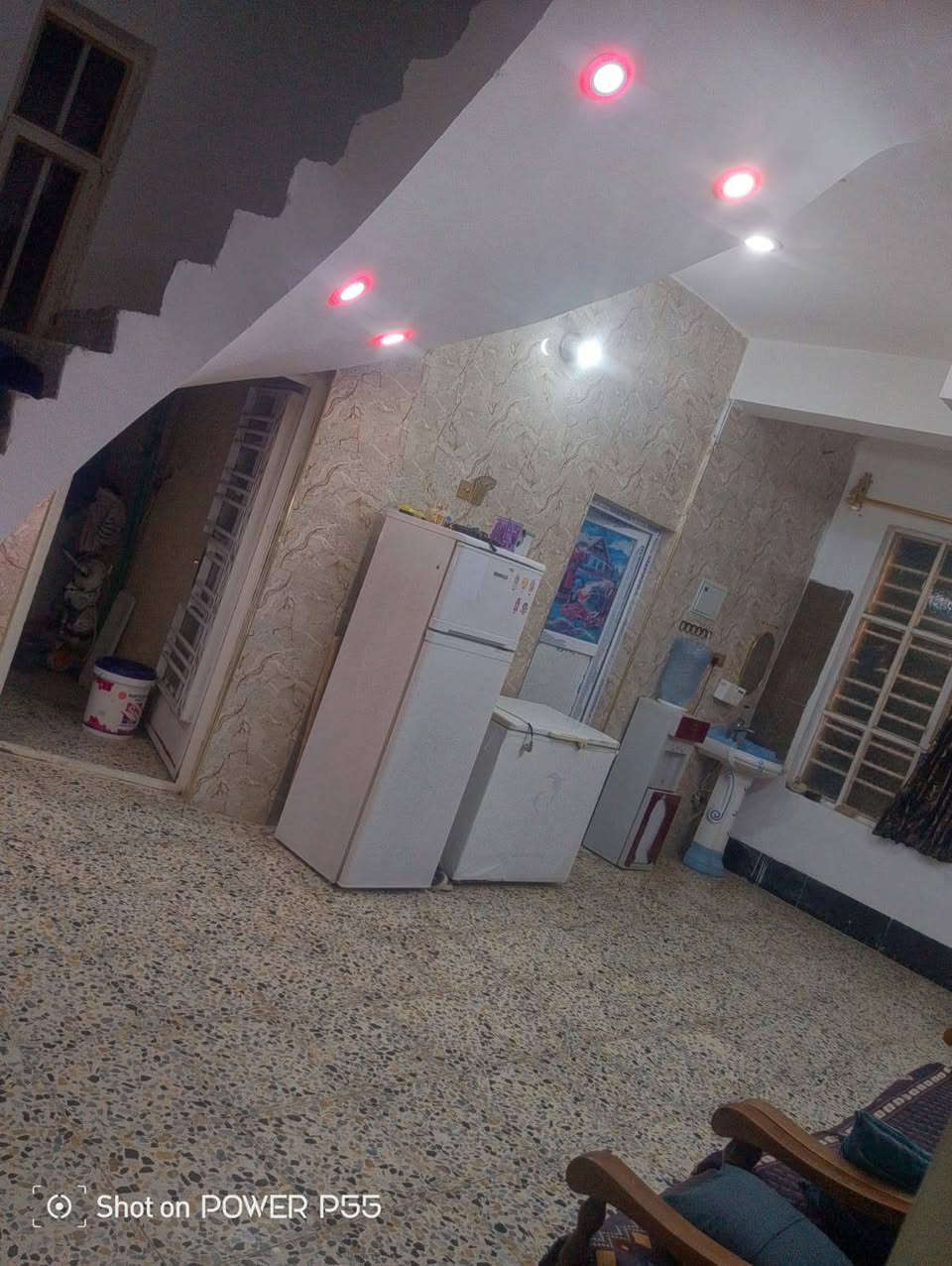بيت للبيع  200 متر البناء غرفتين استقبال مطبخ صحيات دخليه  خارجيه بي كراج حوش جبير   البيت صب مسلح كاشي البيت كله كاشي  طابوك بناء جديد  البيت مطلوب اسكان 35 مليون السعر 90 بي مجال طابو صرف عنوان بغداد الشعله  بناء 2023 بناء حديث رقم القطعه 4253 ***********

نص مكتوب في الصور:
- Shot on POWER P55