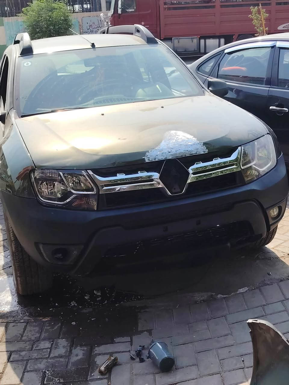السلام عليكم 
للبيع
رينو داستر موديل 2018
.. 
حرة باسمي سنوية 2029
.. 
مكينة وكير مكفول
تبريد راديتر وغاز جديد
تخم تاير صارله سنة بيها 
باتري جديد
سونار جديد مرفق وياها
.. 
ماشية 123،500كم
.. 
بيها حادث الضرر 
خشم البنيد صبغ وخشم الشاصي بدون ايرباك  صورة الحادث موحودة 
الباقي صبغ وكلير بسبب جراد اللون
.. 
السعر المطلوب 80$ 
وبيها مجال
.. 
مكان السيارة بغداد العامرية
للاستفسار ***********
