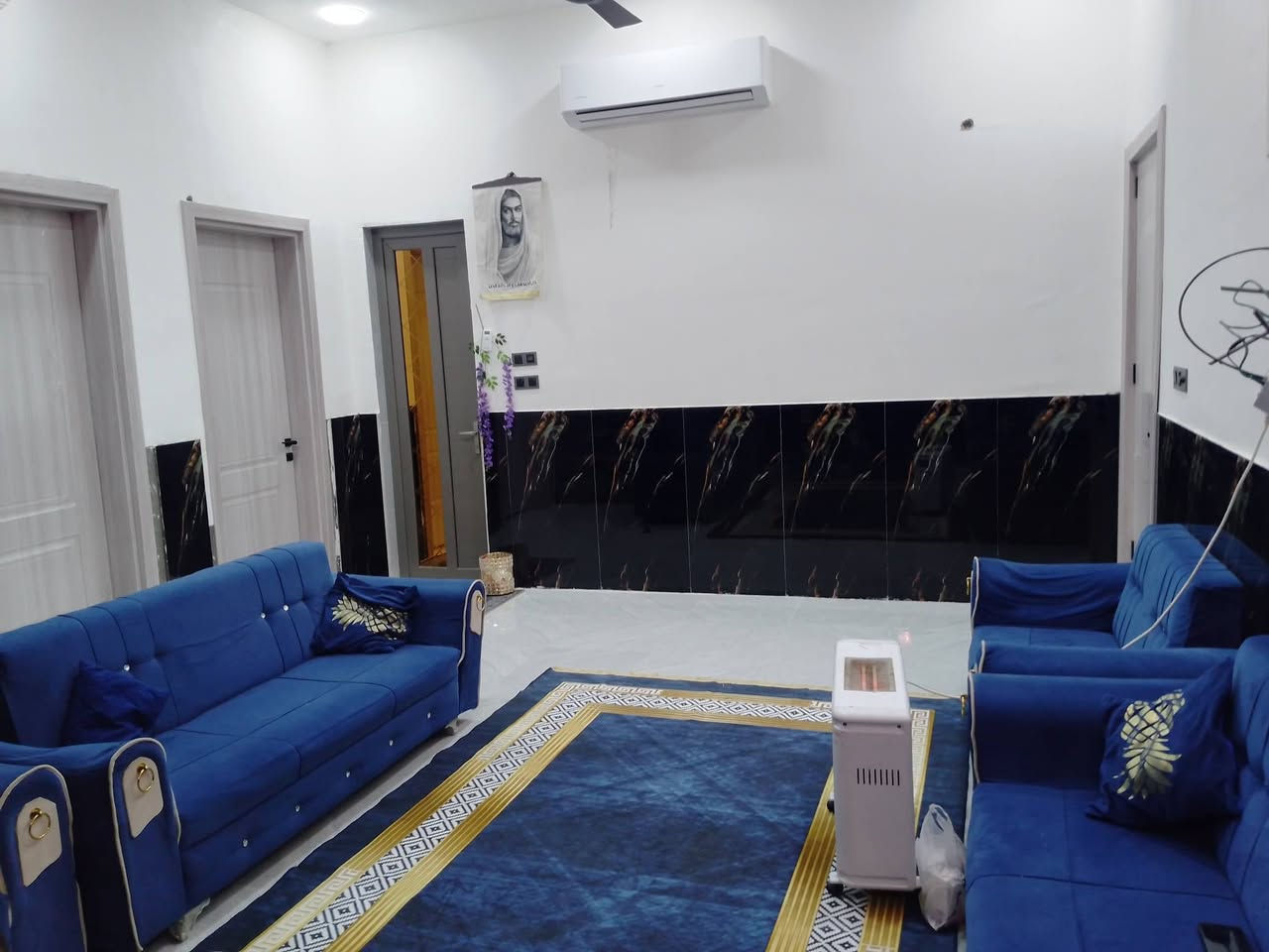دار للبيع قرب جامعة ذي قار نهاية شارع المهندس مساحته 200 متر فرعي للاستفسار ***********
