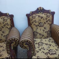 مستعمل • ١٠ مقاعد • للبيع