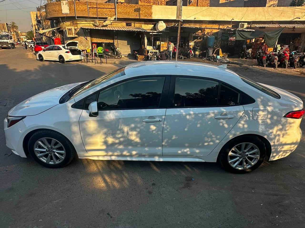 السلام عليكم
كورلا هايبرد 2025 LE وارد امريكي 

ماشيه 20 الف 

الحادث موضح بالصور 

مبدل بنيد اصلي نفس الون وارد امريكي ودعاميه مصبوغه 

الموصفات 

بصمه 

ويلكب 

رادارات جانبيه 

رادار امامي 

كامره خلفيه 

تشغيل عن بعد 

اوتو هولد 

شحن واير ليس

مخارج شحن تايب سي 

تحكمات ستيرن كامله 

هندبريك بصمه 

مكان السياره بغداد 

لاستفسار ***********
