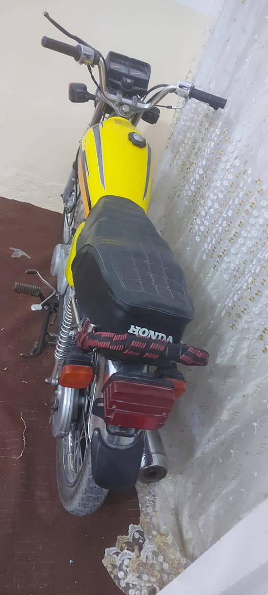 دراجه للبيع اربعه کیر موديل 2011 دراجه أصولي اوراق كامله منفیس کامل و مجفته دراجه نضيفه السعر 450 وبيها مجال وترهم مراوس بدراجه بوليسي مصطره 
العنوان كربلاء طويريج رقم التواصل ***********
