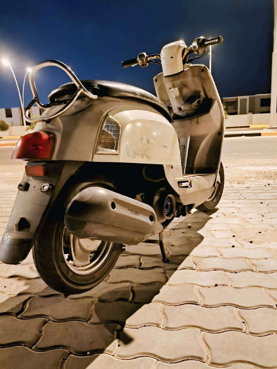 بوليسي • حليبي • ما مفتوح