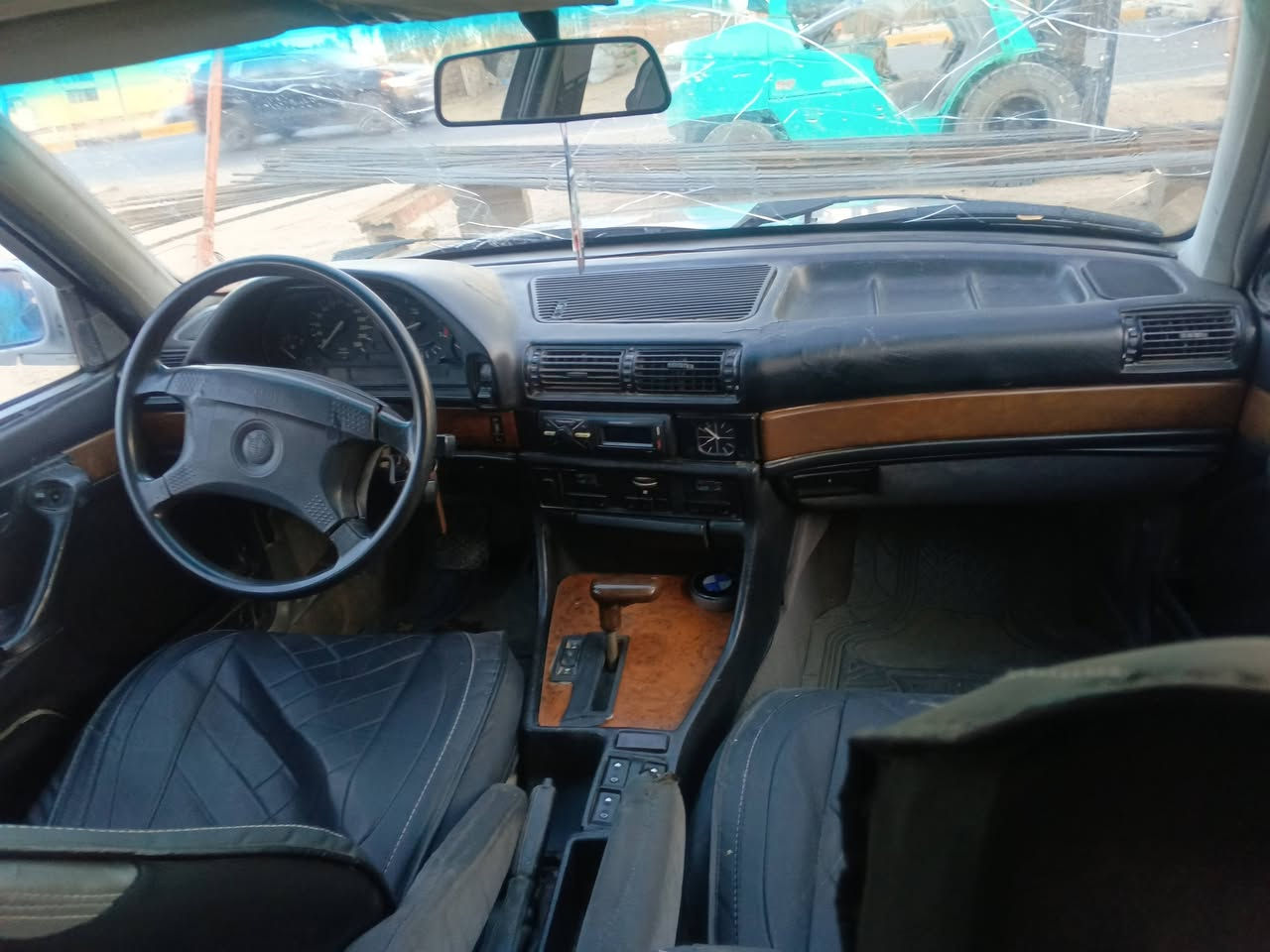 السلام عليكم 1990 حجم 730 6سلندر مكينة وگير وحدادية وتخم تاير كهربائيات كلها شغالة على الشرط رقم أنبار مشروع وطني لل28 شرط التحويل مكانها الديوانية *********** أتصل واتساب بيع أو مراوس
