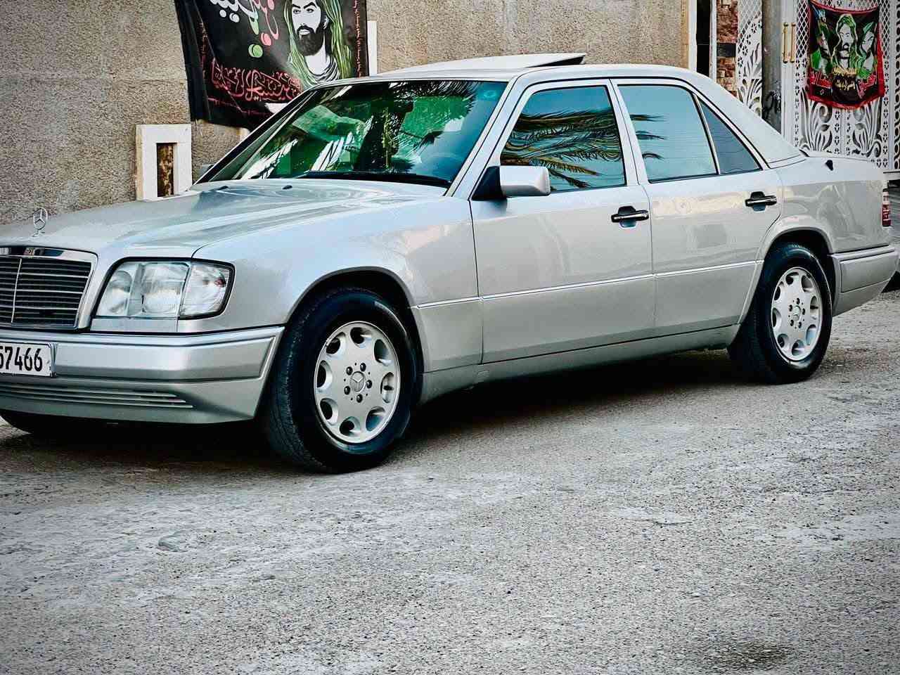 سلام عليكم مارسيدس 320 بيبي شبح موديل 1993 محرك نوزل مو عنكبوت مكفوله بدون ظربه وبدون صبغ بلاد السياره بيه جراد بس كله عل بلاد محرك كير غرفه خارج تبريد كله بلاد وجديد السياره كلش جديدة ومابيه اي نقص رقم بغداد باسمي مكاني بغداد  الراشدية السعر 98 $ رقم تليفون ***********
