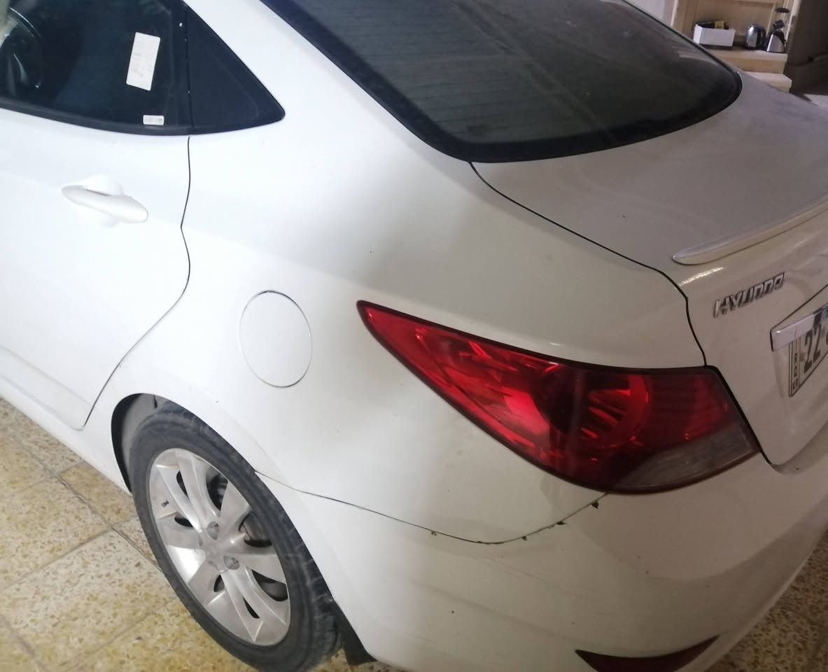 اكسنت للبيع موديل٢٠١٢ باسمي سنويه وهزه جديده قطعه وحده صبغ بونيد فقط سلايت اشاير بالمرايا ويل كب السعر ٩٠ التواصل ***********
