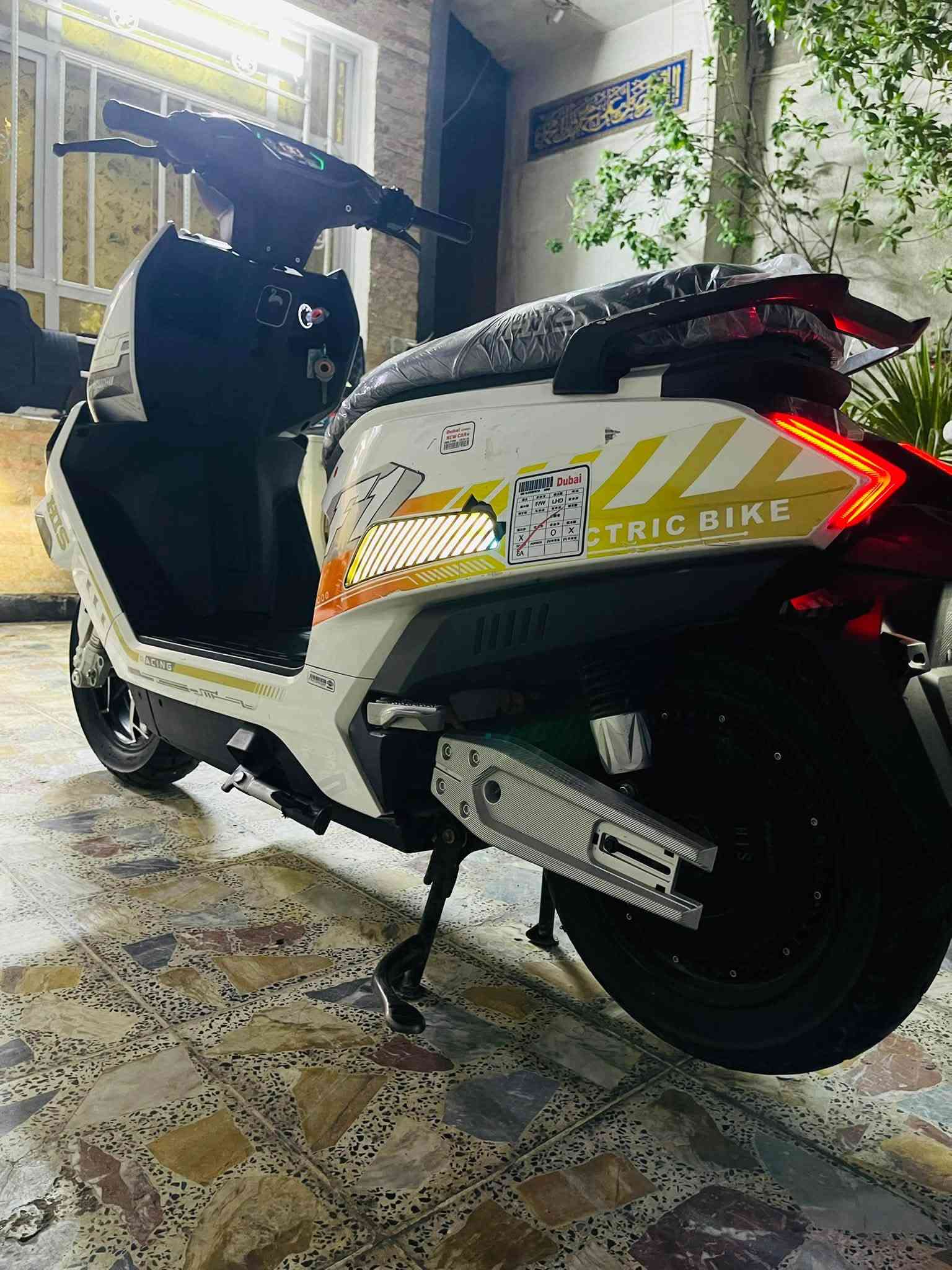 السلام عليكم 
للبيع دراجه F1 شركة HIS  
 2026
6 بطاريات دبل 32 امبير 72 فولت
ملف 2500W حقيقي
تشغيل بصمة وسويج وكارت
نضام P بارك
نضام R رجوع للخلف 
لد امامي متغير
السعر 750 وبيها مجال
المكان بغداد 
للاستفسار ***********
