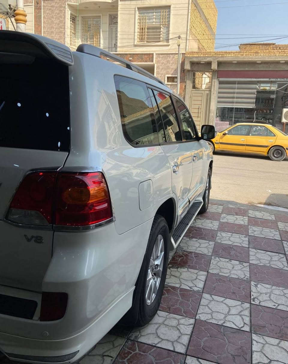 لاندكروز موديل ٢٠١٣ كامل مواصفات بدي مكفول السياره جاهزه من كل شي بأسمي شخصيآ رقم بصره تواجد السياره الناصريه الشراي يتفضل خاص او الأتصال ***********
