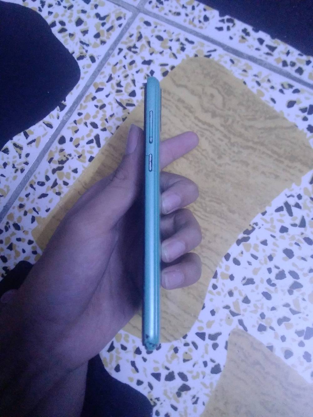 لسلام عليكم عندي جهازين samsung a20s و جهاز HUAWEI السامسونك بيه كسر من جوة الشاشة وبي هاي القطعة المكسورة من داخل الجهاز وتتصلح ب5الاف دينار والجهاز الثاني إلى هو هواوي بيه هم كسر بل شاشة من فوك وكل هاذ وبسعر 7٠الف وبي مجال✨