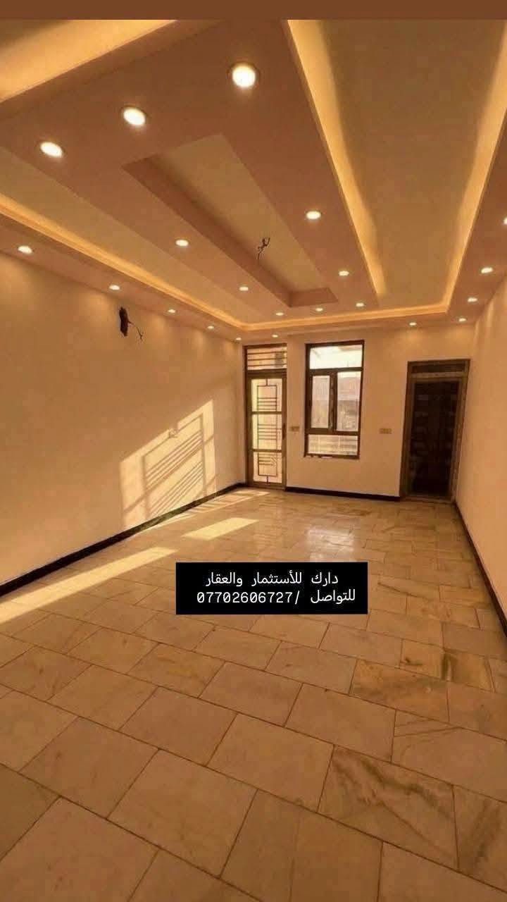 دار للبيع-في البنوك يحتوي مدخلين. واربعة غرف بناء حديث درجة اولى واجهه مرمر ارضيات مرمر. 

(المساحه ١٢٨.٥متر)

(الواجهه ٤.٣٠متر)(النزال ٣٠)

الموقع: البنوك مربع الميثاق

يحتوي على :
اربعة غرف نوم( ثلاث غرف منهم كل وحده سويت كامل
الطابق الاول يحتوي :
-مدخلين
-كراج 
-صاله كبيره
-استقبال كبير
-غرفة نوم 
-صحيات 
-ترك
-مطبخ حار بارد 

الطابق الثاني يحتوي :
-غرف عدد ثلاثه. 
-ممر
-صحيات عدد 3

ملاحظه/ سنة البناء 2022

مميزاته:
واجهه مرمر
ارضيات مرمر
بناء حديث درجة اولى
توجد لدينا عروض أخرى بمساحات مختلفة

نستقبل عروضكم كافة ونسوّقها مجاناً.

ونستقبل طلباتكم ونوفرها بصورة سريعة.

للتواصل والاستفسار
شركة كل العرب
*********** 
موقعنا: البنوك – شارع الكنيسة – مجاور روضة البنوك الأهلية
الشركة مجازة رسمياً من غرفة تجارة بغداد.

نص مكتوب في الصور:
- دارك للأستثمار والعقار
- للتواصل / ***********
- دارك للأستثمار والعقار للتواصل / ***********