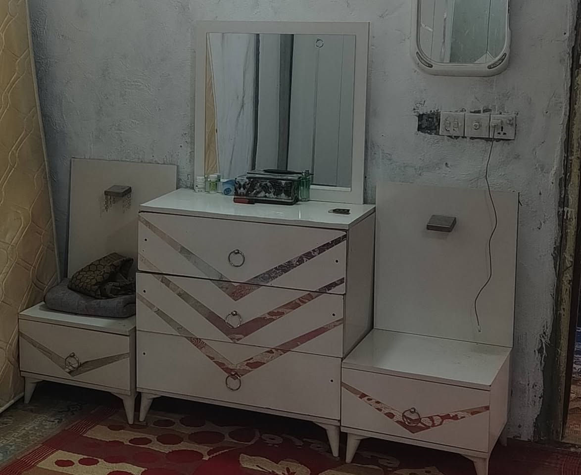 اخوان السلام عليكم كنتور أو ميز تواليت أو دواشك جربايه اسعر ٢٥٠ المكان الحر هاذه الرقم ***********
