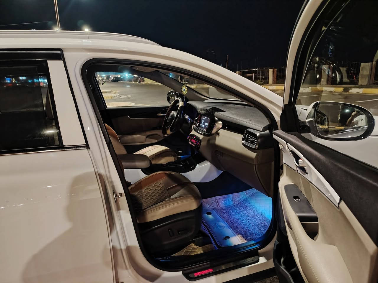 السلام عليكم سورنتو موديل 20 خليجي للبيع 6 سلندر 7 راكب 3 قطع تبريد دبل شباك كشنات كهرباء جنطه كهرباء كير محرك كله جديد سياره نضيفه مال بيت ماشيه 53 حقيقي عنواني الفلوجه سعر 260 وبيه مجال للشراي ***********

