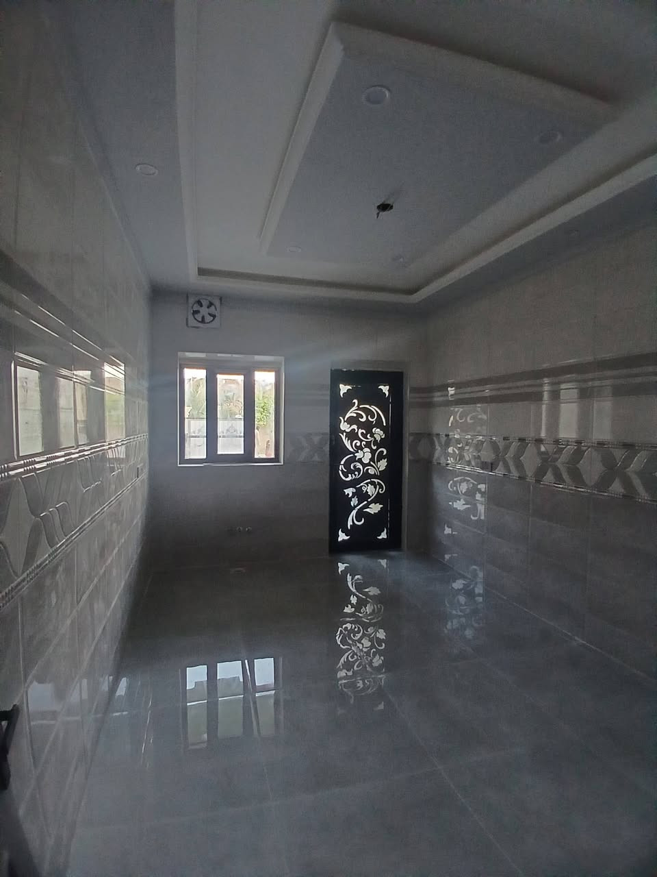 🏡 السلام عليكم ❤️
دارين توأم للبيع – زيرو

📍 تكريت – حي المعلمين

✨ مواصفات كل دار:

📐 المساحة: 200 م²

📏 الواجهة: 7.5 م

🏠 طابقان

🛏️ 4 غرف نوم

🛋️ صالة + استقبال

🍽️ مطبخ

🚿 3 مجاميع صحية

🔹 الواجهة حجر حلان فاخر
🔹 الدار بالكامل سحب حديث
🔹 تشطيبات درجة أولى
🔹 سيراميك هندي
🔹 شبابيك ألمنيوم وأبواب قاصة
🔹 نظام كاميرات مراقبة + إنترنت جاهز

📞 للاستفسار والاتصال: ***********
***********

مكتب أرض الأحلام للعقار
📍 تكريت – شارع الأربعين – قرب فندق بلازا

🏡 نستقبل جميع العروض العقارية (بيع وشراء) الأراضي – الدور السكنية – العقارات التجارية في تكريت وجميع محافظات العراق.
