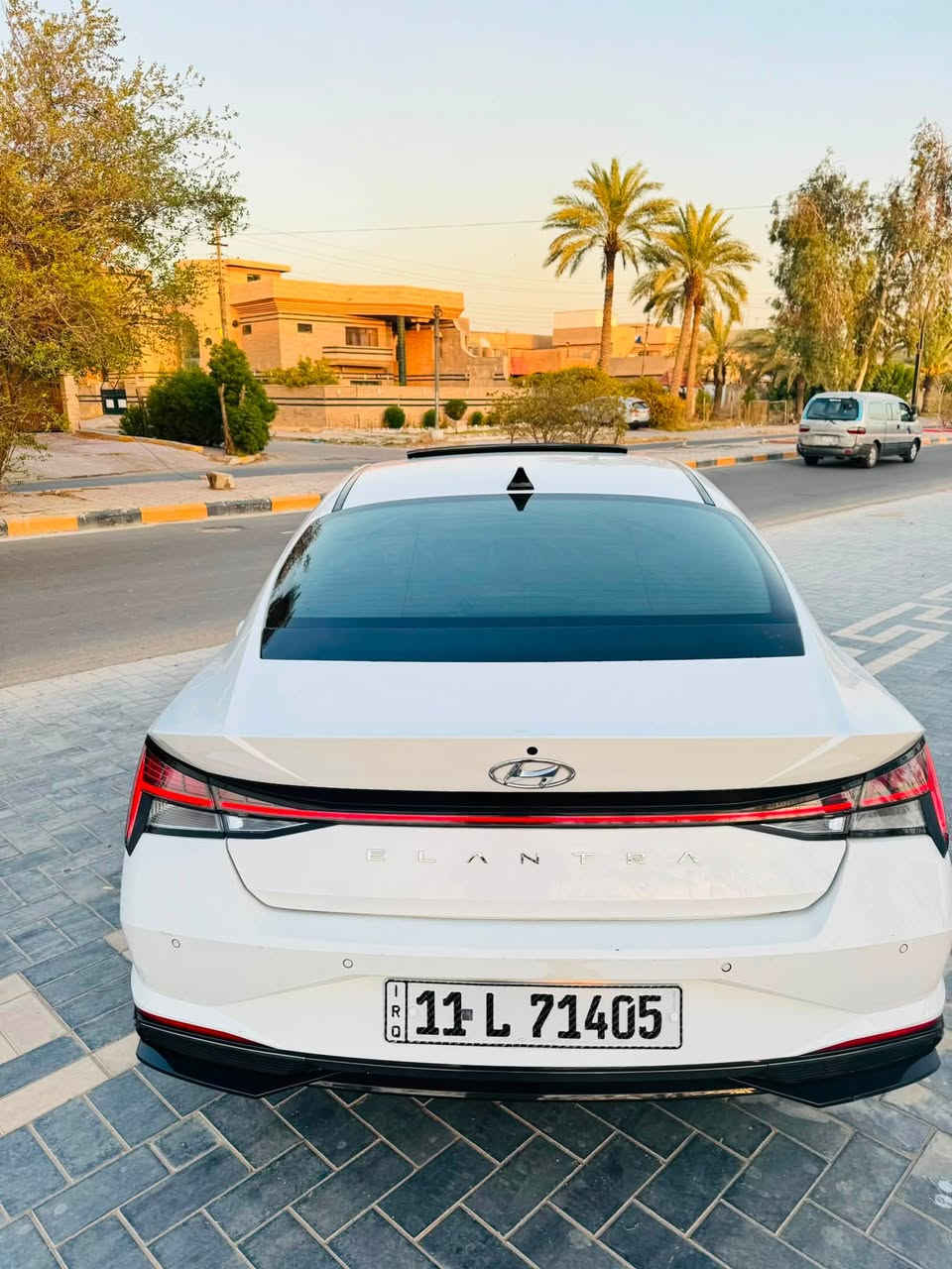 السلام عليكم
النترا 2022 هايبرد وارد امريكي 
حادثهة موضح ومرفق صور الحادث
السياره جاهزه مجهزه متصرف عليه الف دينار 
تخم تاير وصدر امامي خلفي كله جديد
منضومه تبريد كلهة جديده 
مواصفات السياره 👇🏼
فتحة سقف 
بصمه 
مقاعد جلد 
تدفئة تبريد كشنات 
رادار امامي خلفي جانبي 360
شاشه متصل 
تشغيل عن بعد 
وبعد اكو مواصفات مينذكراً
ماشيه 49000
السياره بيهة اربع قطع صبغ وتعديل بخشم الشاصي الايمن 
مكاني بغداد المحموديه 
السياره عارضهة ب 128 ورقة وبيهة مجال بسيط 
هـ ***********
