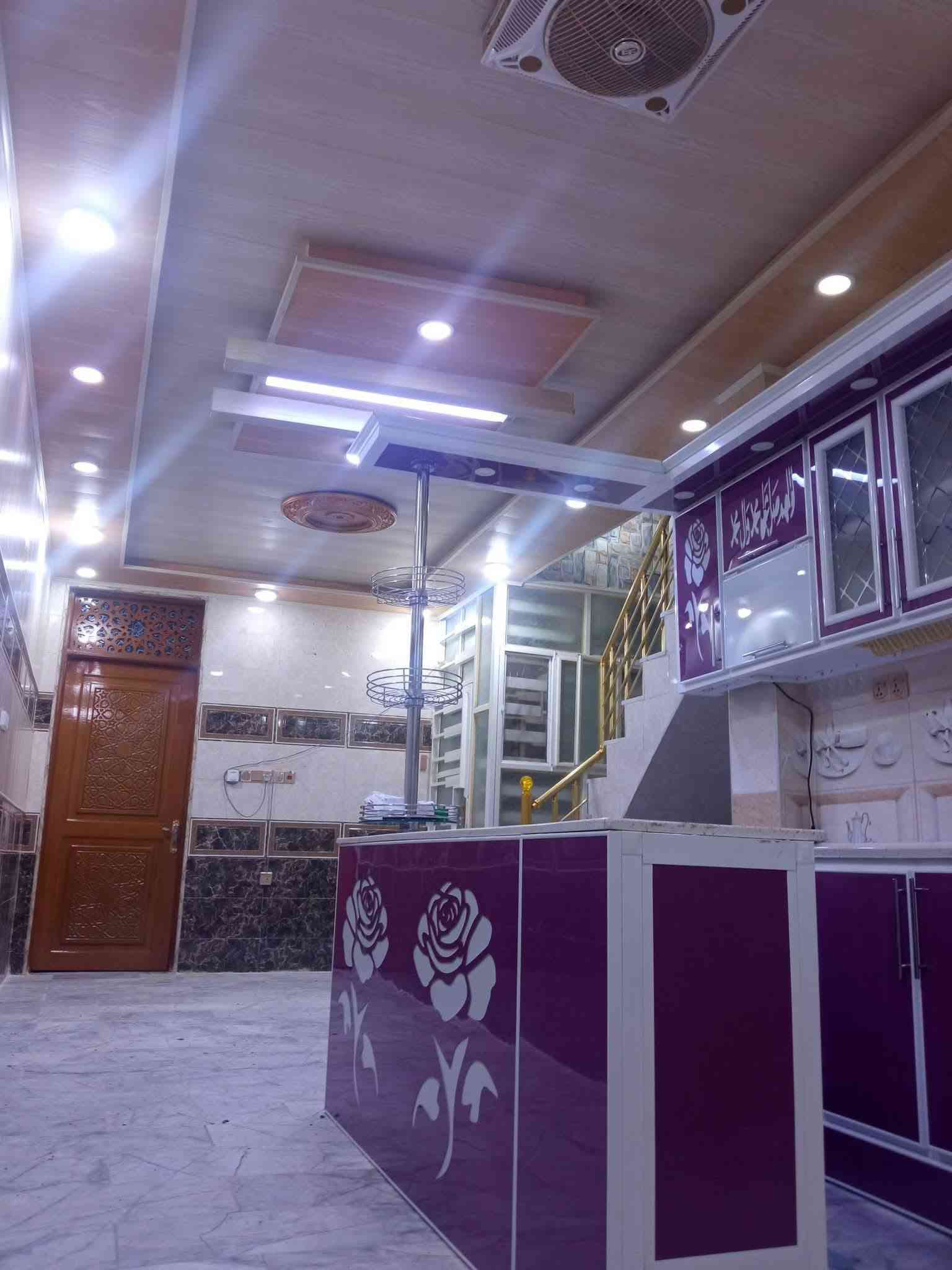 بيت للايجار في حي الجامعة 100 م طابقين قرب مطعم نيشابور يحتوي على ثلاث غرف سويت مع مطبخ وصالة واستقبال وصحيات .. 
***********
