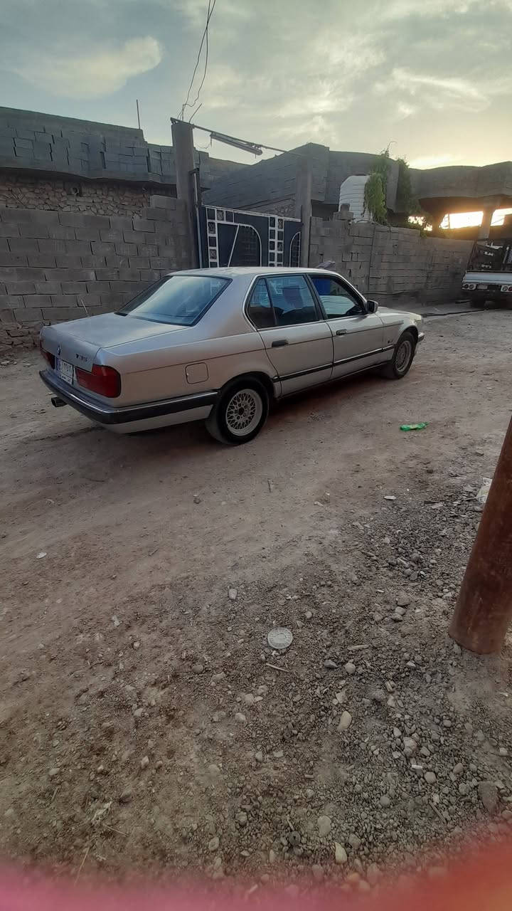 ياالله بي ام دبليو حجم 735 موديل 91 سنويه عضم عاج 

اوتوماتيك كيرومحرك كفاله صدر جديد 

كهربائيات شغاله ويل كب تبريد شغال نشاط فول 

سياره جاهزه ماناقصها شي ترايك وين مايعجبك 

سياره بلاديه مكفوله من ضربه او معجون مصبوغه 

حزام اثرجراد قطره خياس ماكو شواصي بلاديه 

مسجل مضخم-صوت اربعه سماعات السعر ٣٨ وبي مجال 

يرهم مراوس حسب القناعه العنوان هيت 

لتواصل ***********
