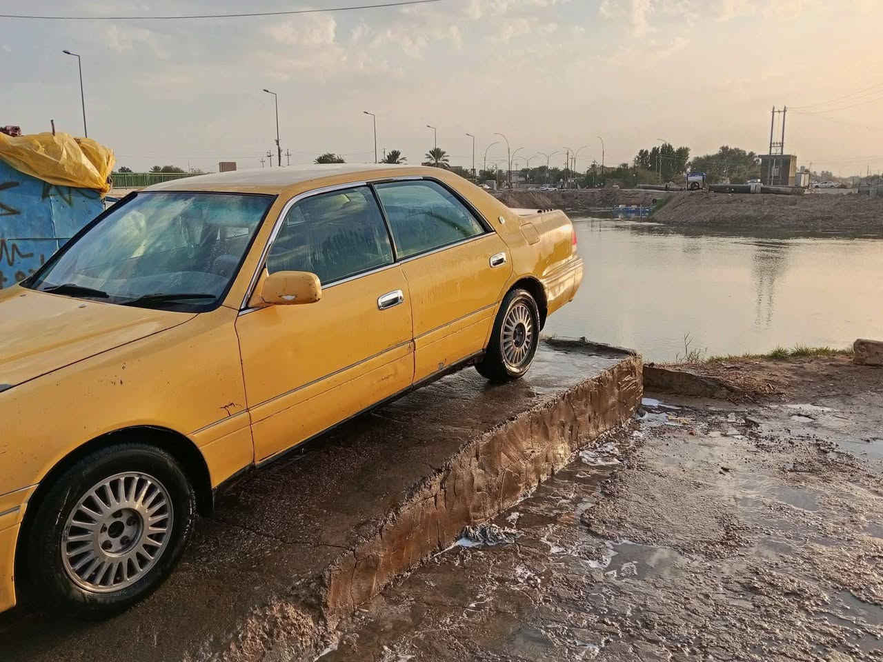 راس الثور موديل 2000 سياره جاهز تخم تاير تبريد مكفولة من ضربة القوية من الكصه  وكالة عامه السعر52 وبيها مجال ***********

