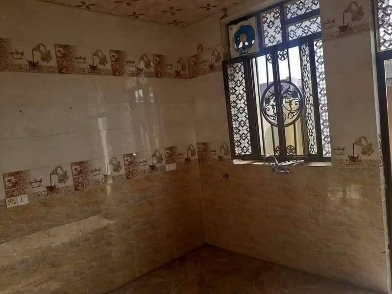### *🏡 للبيع مشتمل طابو صرف -  🏡

📍 *العنوان*: الفلوجة - شارع أبو النسور - حي الأمين  
📍 *المقاطعة*: 17 - خلف أسواق المصطفى - قرب ثانوية الروانق  
📐 *المساحة*: 100م² - واجهة 7.25م × نزال 14م  
🛣️ *الشارع*: 10م  
📄 *الطابو*: صرف  
🧱 *البناء*: طابوق

*تفاصيل البيت:*
*الطابق الأرضي:*
- استقبال
- صالة 
- مطبخ
- غرفة نوم
- حمام
- منور

*الطابق الثاني:*
- غرفة نوم سويت
- غرفة نوم صغيرة

💰 *السعر*: 70 مليون دينار - مع مجال قليل

*البيت مناسب للسكن وبموقع حيوي قريب على الخدمات*

_____خليج العرب للعقار في الفلوجه /شارع ابوالنسور

للاستفسار والمعاينة:  
أبو القيصر
الاتصال بنا واتساب على الرقم 
***********
***********
***********
