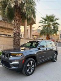 جيب كراند شيروكي بلكن هايبرد  موديل 2024 ماشية 34 الف فول مواصفات  بان...