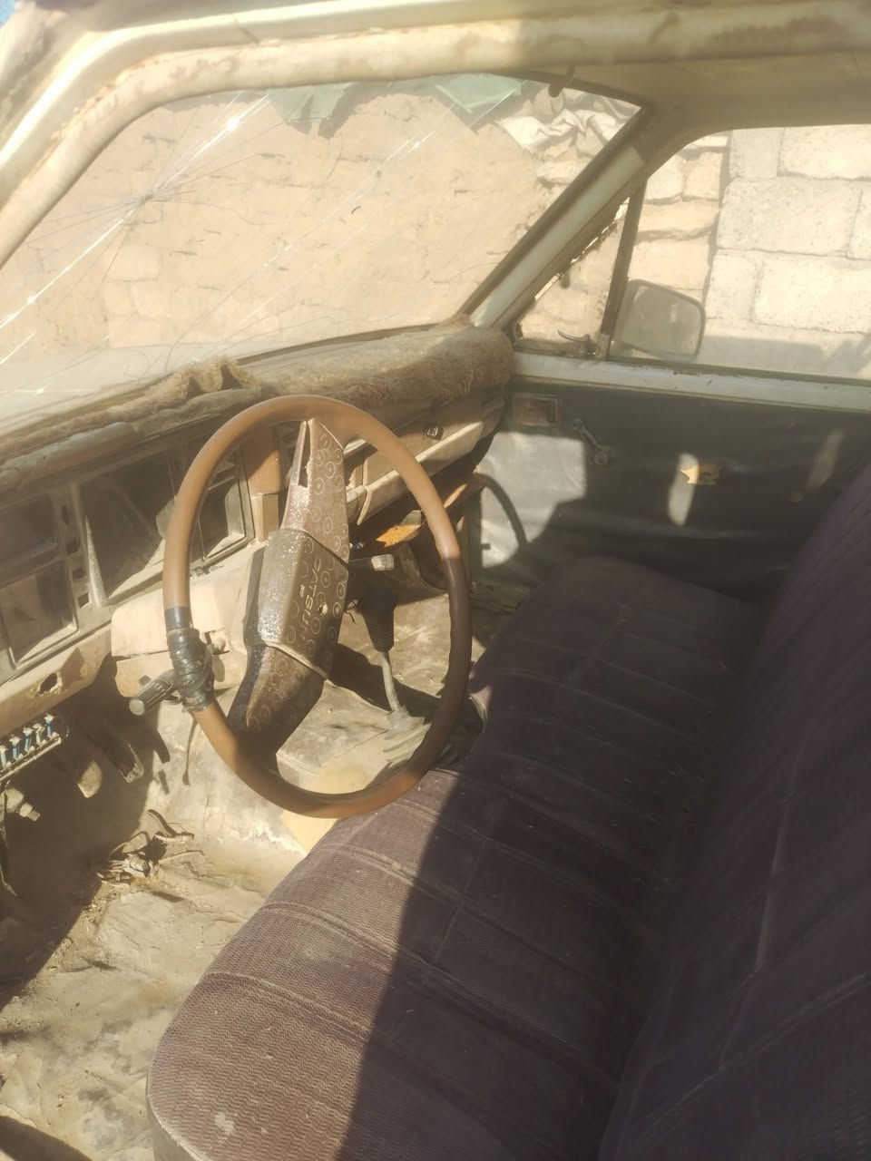 بيكم 83 متروك بس يعوزو ويرمنيه الشرعي بل مصارف ما متواصل مع السعر مليون وربع وبي مجال رقم نينوى قديم المكان موصل ايمن ***********
